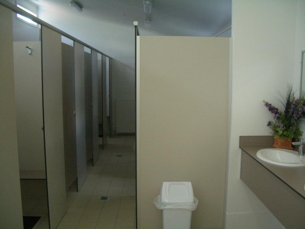 אדמינבי Rainbow Pines Tourist Caravan Park מראה חיצוני תמונה