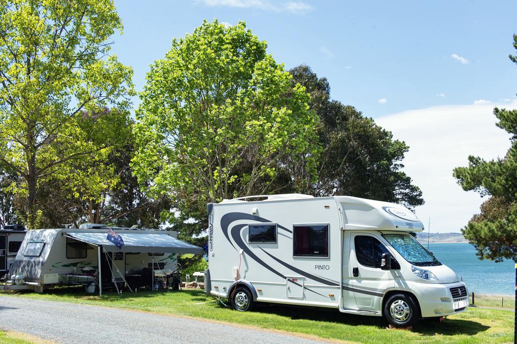 אדמינבי Rainbow Pines Tourist Caravan Park מראה חיצוני תמונה
