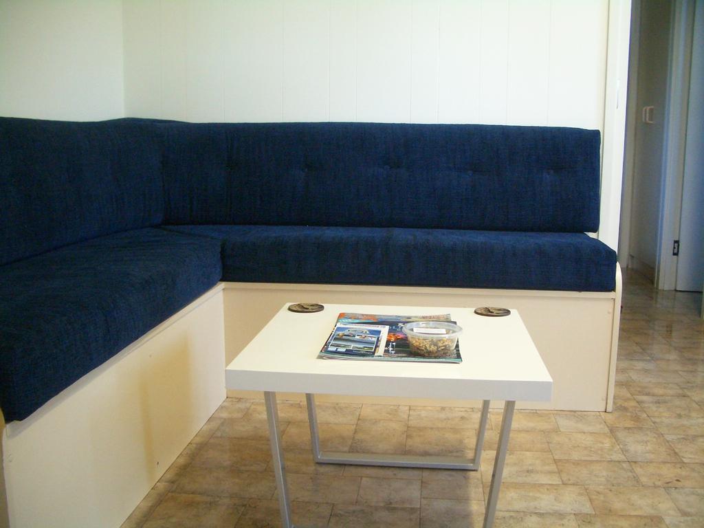 אדמינבי Rainbow Pines Tourist Caravan Park מראה חיצוני תמונה