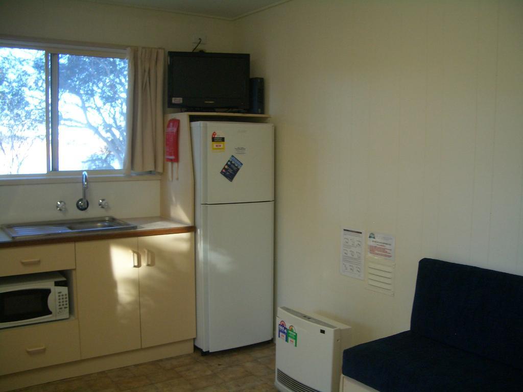 אדמינבי Rainbow Pines Tourist Caravan Park מראה חיצוני תמונה
