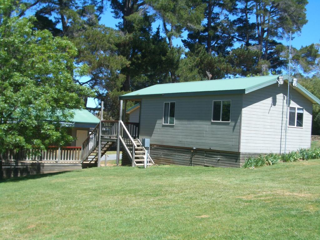 אדמינבי Rainbow Pines Tourist Caravan Park מראה חיצוני תמונה