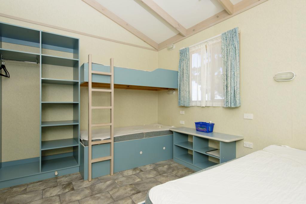 אדמינבי Rainbow Pines Tourist Caravan Park מראה חיצוני תמונה
